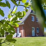 Holiday home Haushaelfte Schobuell