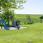Holiday home Haushaelfte Schobuell